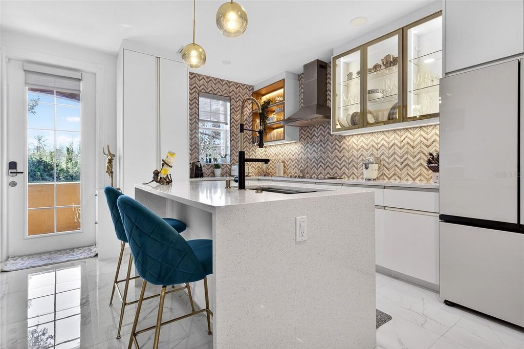 Image 6 of property listing at 11963 JAMES BAY DRIVE, Orlando, FL 32827