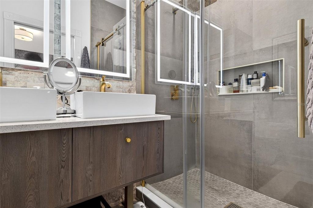 Image 58 of property listing at 11963 JAMES BAY DRIVE, Orlando, FL 32827