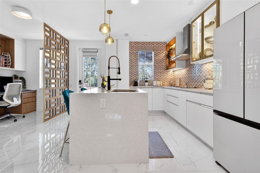 Image 7 of property listing at 11963 JAMES BAY DRIVE, Orlando, FL 32827