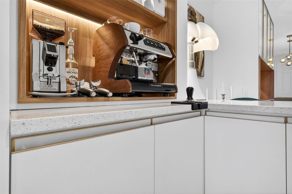 Image 9 of property listing at 11963 JAMES BAY DRIVE, Orlando, FL 32827