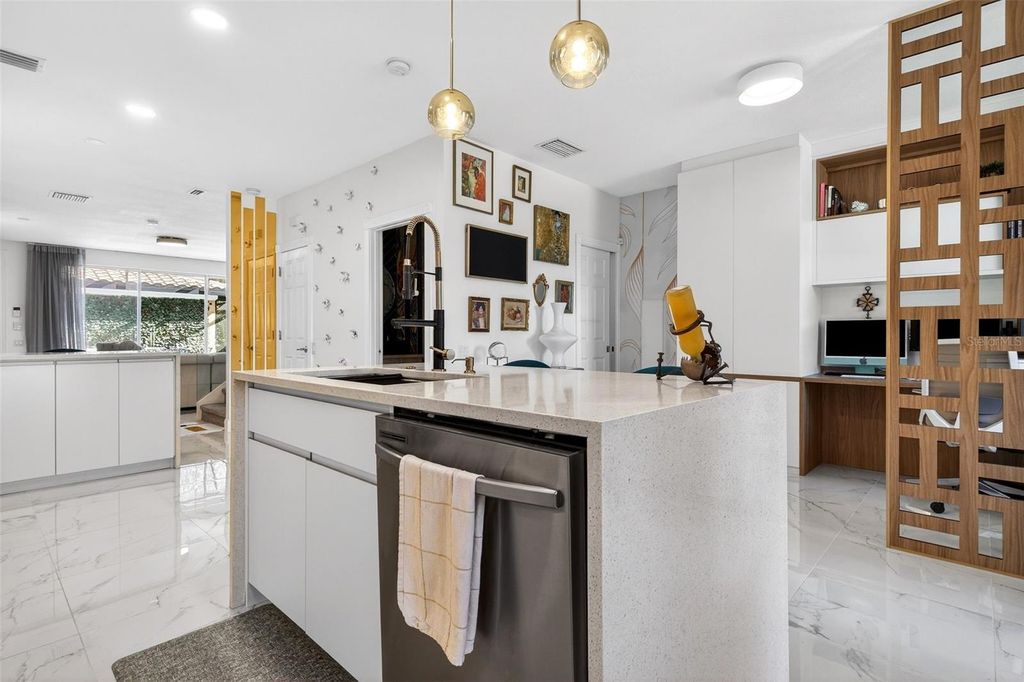 Image 10 of property listing at 11963 JAMES BAY DRIVE, Orlando, FL 32827