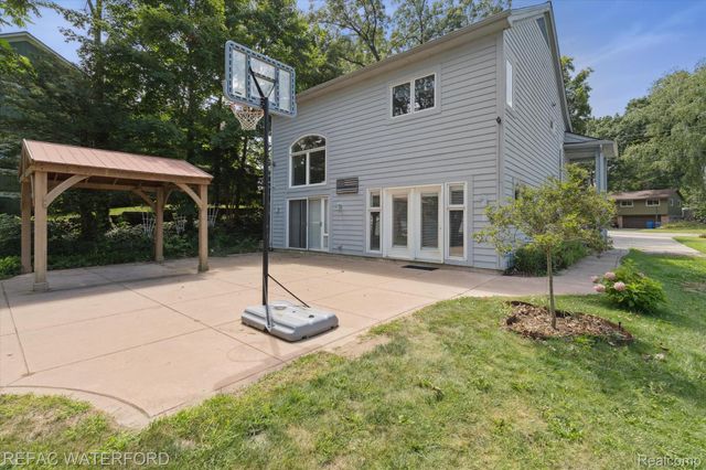 3940 Maiden Street, Waterford Charter Township, MI 48329