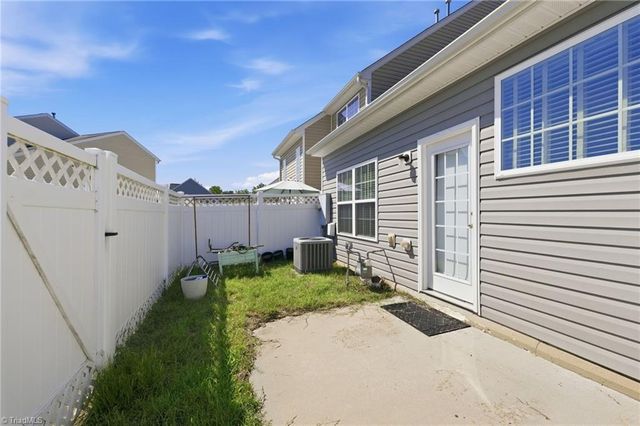 538 Song Sparrow Lane, Greensboro, NC 27409