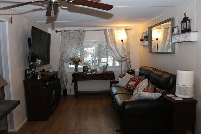 19 West Stearns Avenue, Hooksett, NH 03106