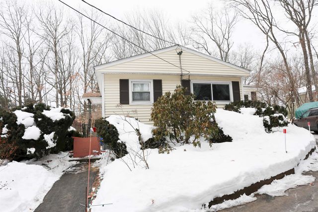 19 West Stearns Avenue, Hooksett, NH 03106
