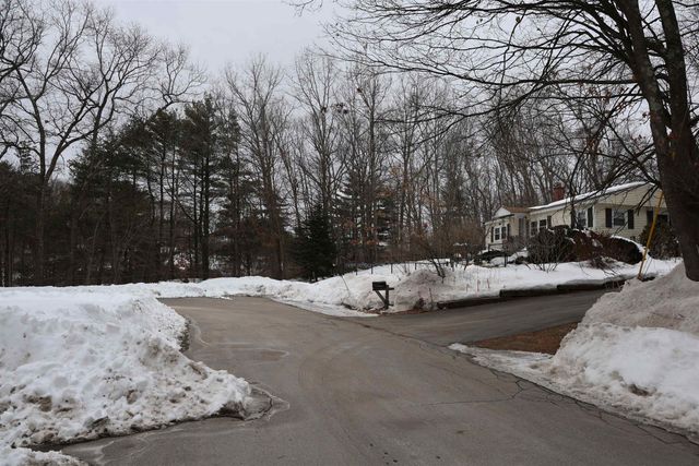 19 West Stearns Avenue, Hooksett, NH 03106