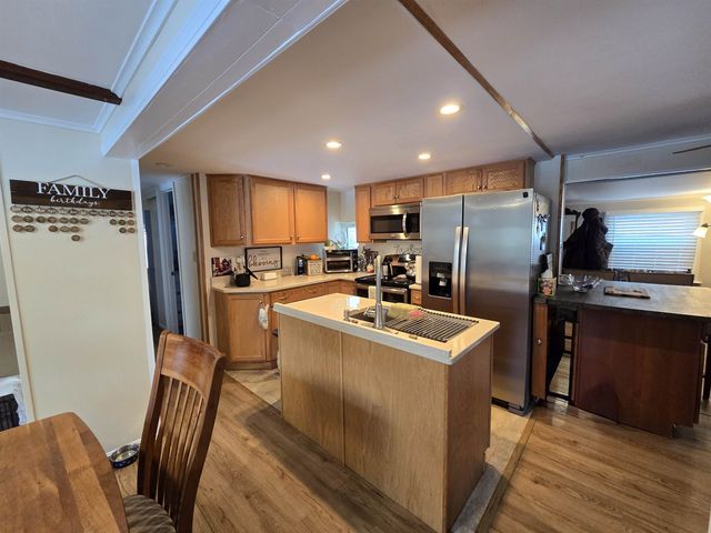 19 West Stearns Avenue, Hooksett, NH 03106