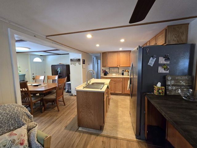 19 West Stearns Avenue, Hooksett, NH 03106