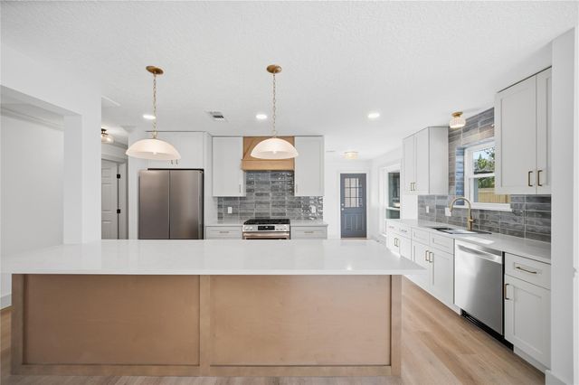 11303 Olympia Drive, Houston, TX 77077