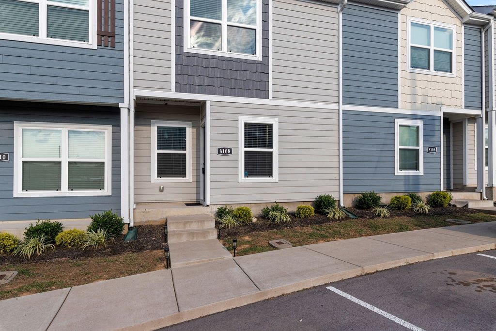 8108 Logan Dr, La Vergne, TN 37086