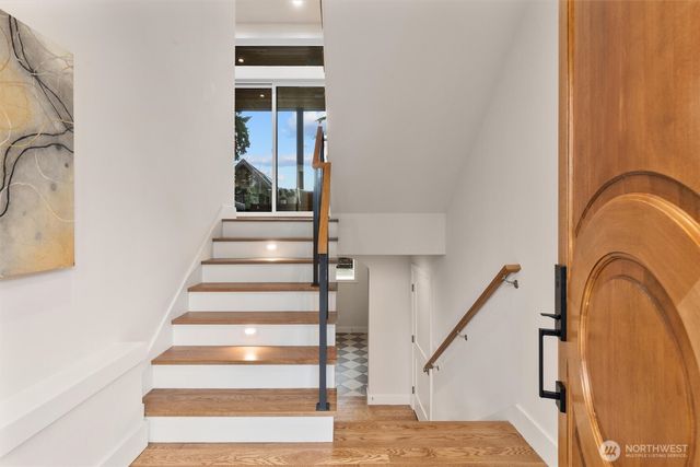 1427 Woodrow Place E, Seattle, WA 98112