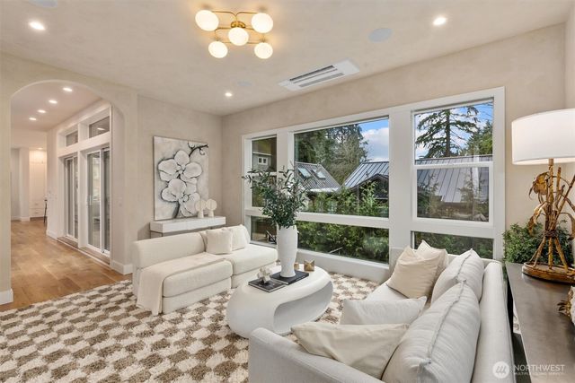 1427 Woodrow Place E, Seattle, WA 98112