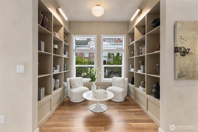 1427 Woodrow Place E, Seattle, WA 98112