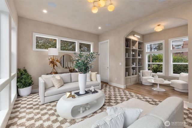 1427 Woodrow Place E, Seattle, WA 98112