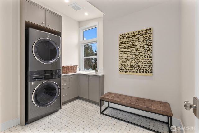 1427 Woodrow Place E, Seattle, WA 98112