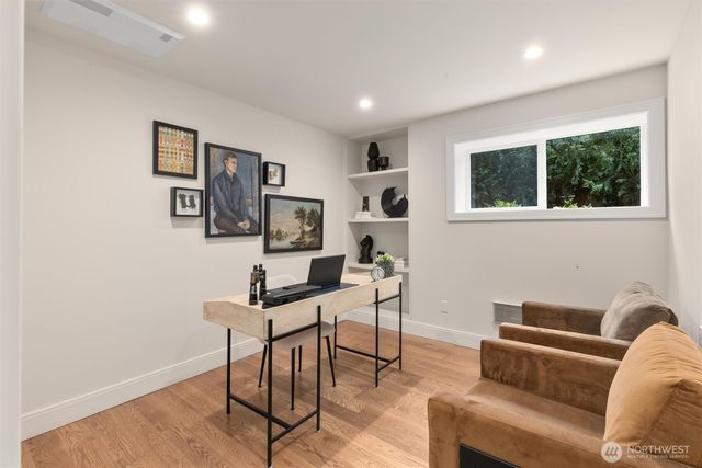 1427 Woodrow Place E, Seattle, WA 98112