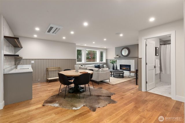 1427 Woodrow Place E, Seattle, WA 98112