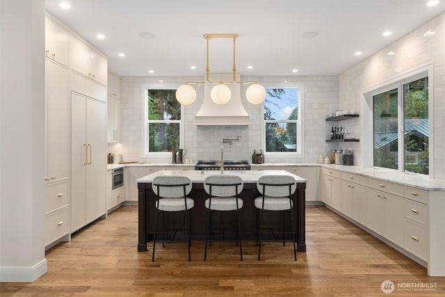 1427 Woodrow Place E, Seattle, WA 98112