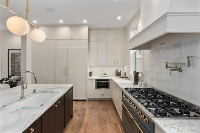 1427 Woodrow Place E, Seattle, WA 98112