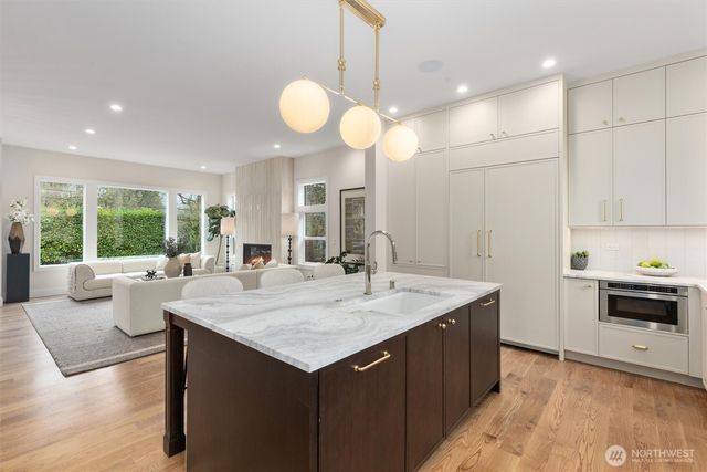 1427 Woodrow Place E, Seattle, WA 98112