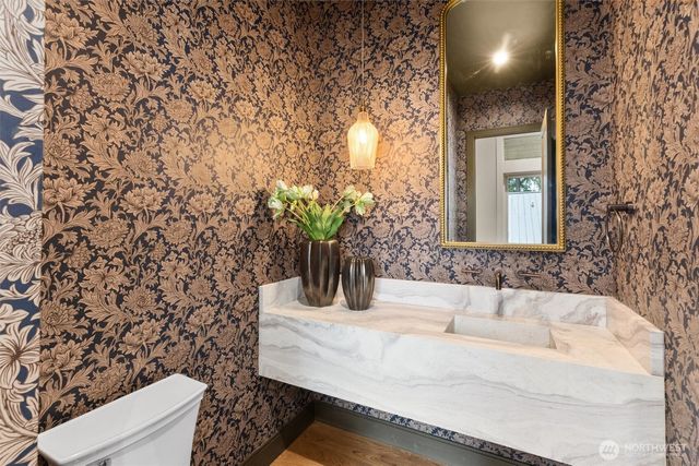 1427 Woodrow Place E, Seattle, WA 98112