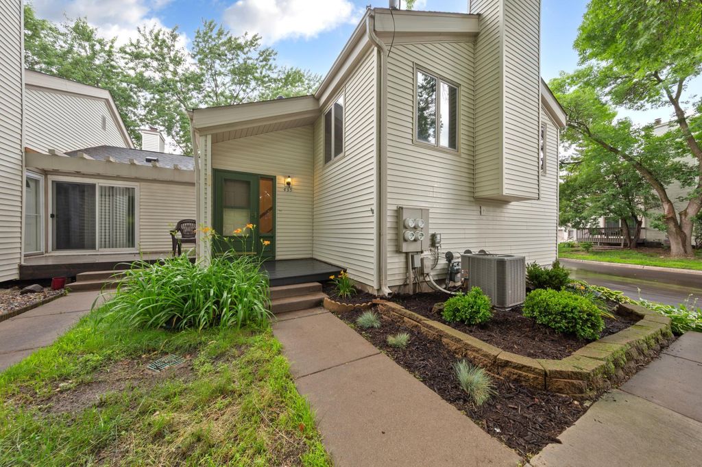 435 Fontaine Court, Woodbury, MN 55125 — photo 2
