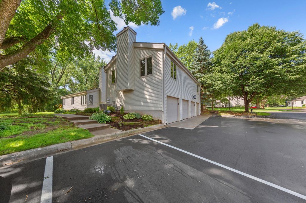 435 Fontaine Court, Woodbury, MN 55125 — photo 4