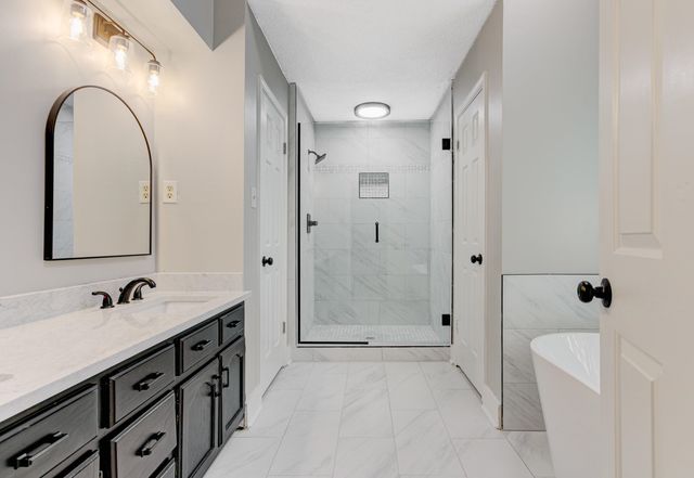 7801 AUTUMN CREEK DR, Memphis, TN 38018