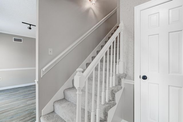 7801 AUTUMN CREEK DR, Memphis, TN 38018