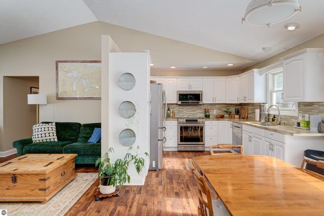 6107 Jeffrey Place, Grawn, MI 49637