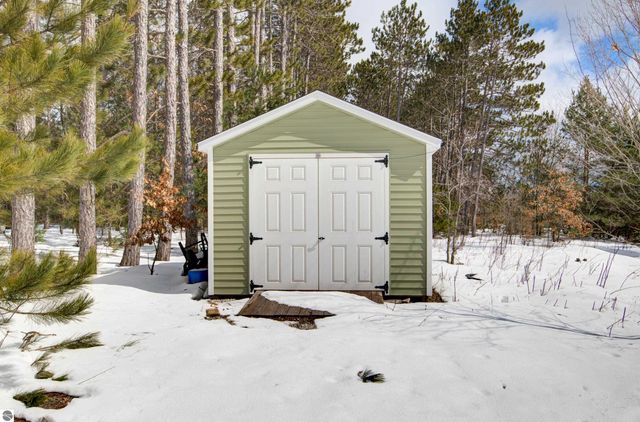 6107 Jeffrey Place, Grawn, MI 49637