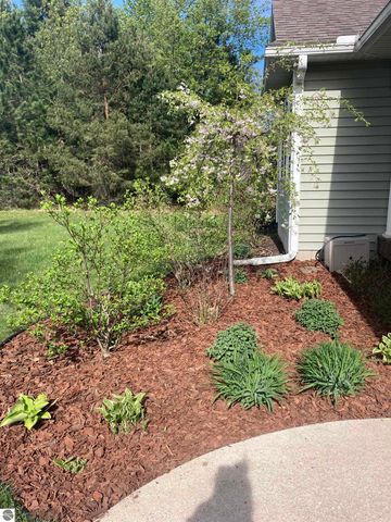 6107 Jeffrey Place, Grawn, MI 49637