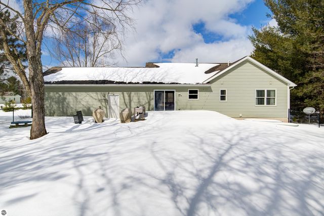 6107 Jeffrey Place, Grawn, MI 49637