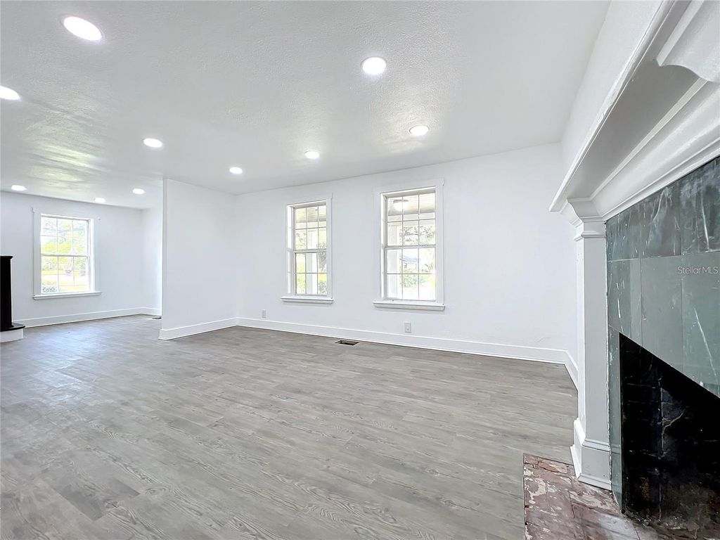 Image 16 of property listing at 2703 S SHINE AVENUE, Orlando, FL 32806