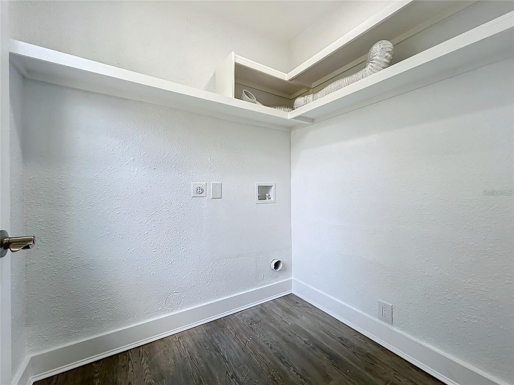 Image 21 of property listing at 2703 S SHINE AVENUE, Orlando, FL 32806