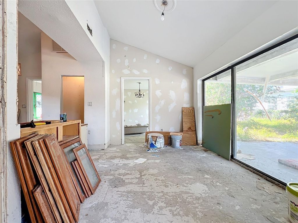 Image 34 of property listing at 2703 S SHINE AVENUE, Orlando, FL 32806