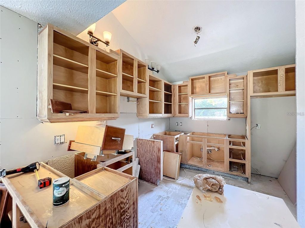 Image 35 of property listing at 2703 S SHINE AVENUE, Orlando, FL 32806