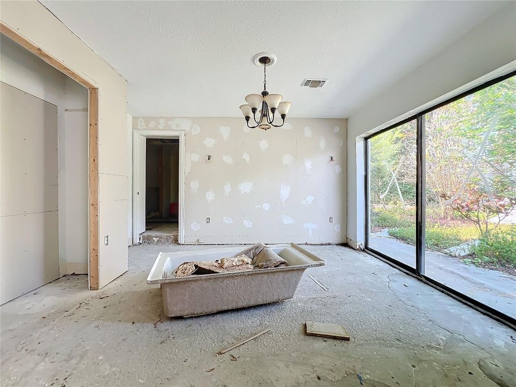 Image 38 of property listing at 2703 S SHINE AVENUE, Orlando, FL 32806