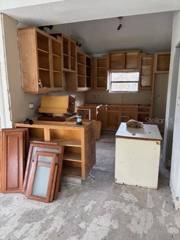 Image 44 of property listing at 2703 S SHINE AVENUE, Orlando, FL 32806