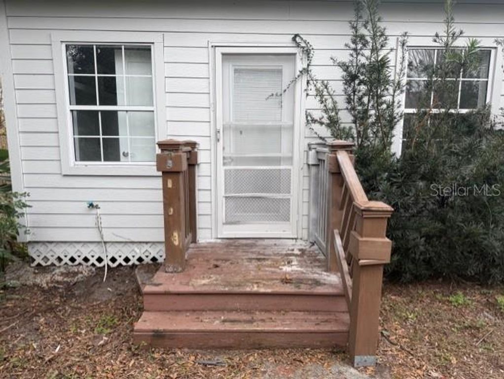 Image 7 of property listing at 2703 S SHINE AVENUE, Orlando, FL 32806