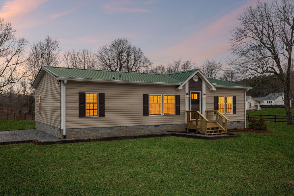 181 Duke Rd, Dickson, TN 37055