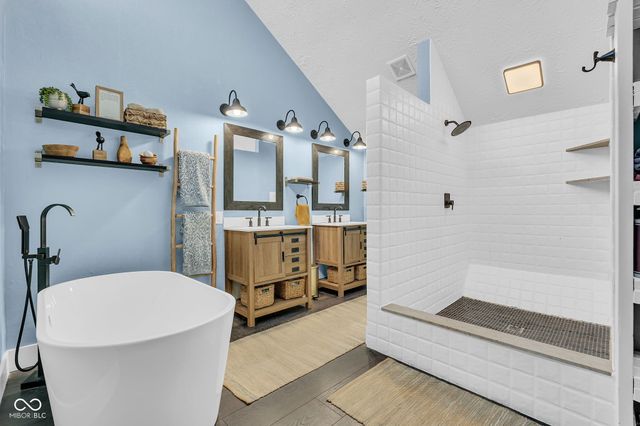 785 Pineview Drive, Zionsville, IN 46077