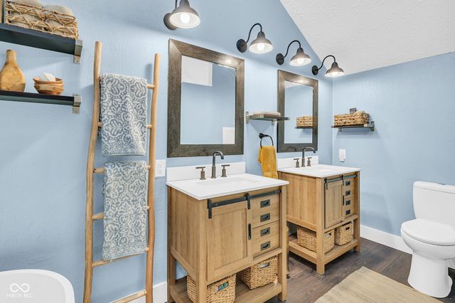 785 Pineview Drive, Zionsville, IN 46077