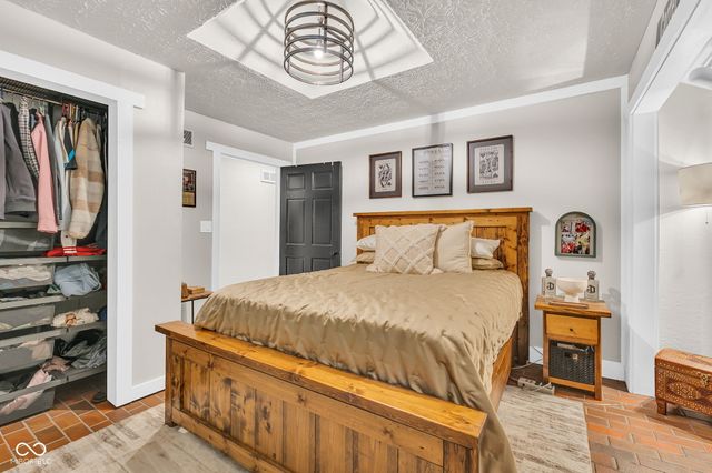 785 Pineview Drive, Zionsville, IN 46077