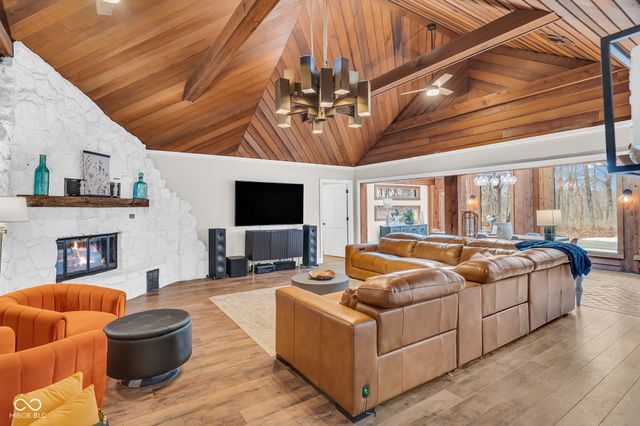 785 Pineview Drive, Zionsville, IN 46077