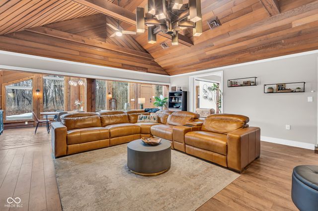 785 Pineview Drive, Zionsville, IN 46077