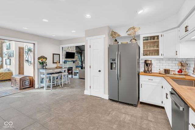 785 Pineview Drive, Zionsville, IN 46077