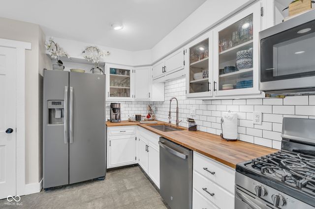 785 Pineview Drive, Zionsville, IN 46077