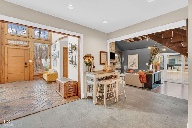 785 Pineview Drive, Zionsville, IN 46077