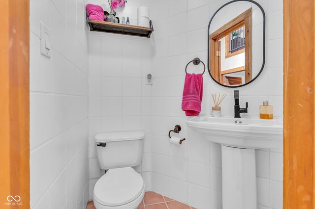 785 Pineview Drive, Zionsville, IN 46077